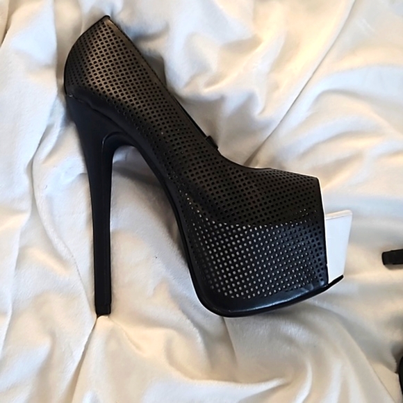 🖤🖤🖤NEW BARBIE PLEASER HEELS🖤🖤🖤 - Picture 2 of 5